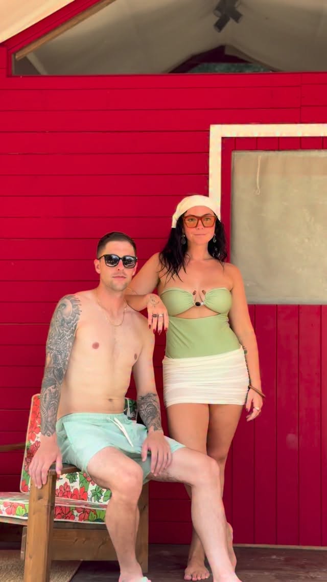 A wedding couple at the colorful cottages of Braccialieri Resort